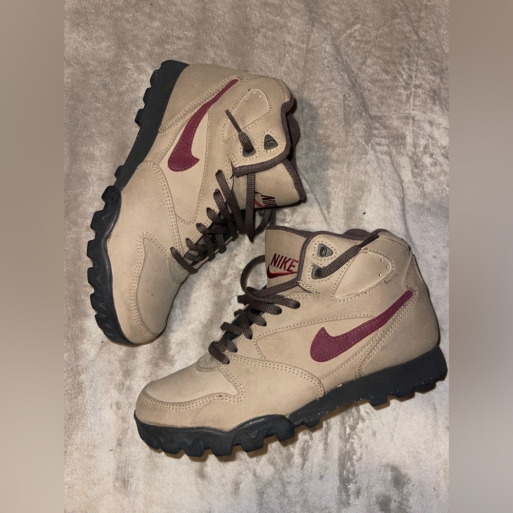 Nike Caldera Hiking Boots
